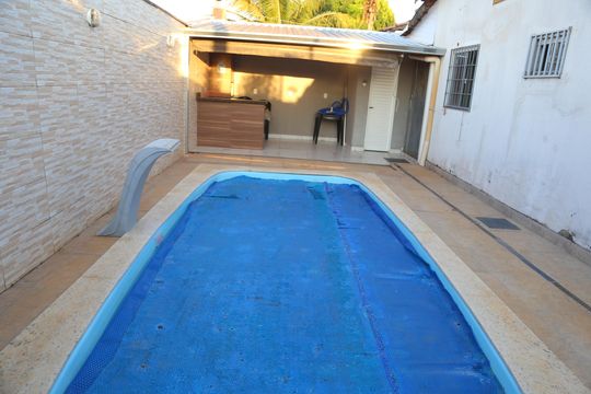 Piscina de casa à venda com 2 quartos, 117m² em Oriente Vile, Goiânia