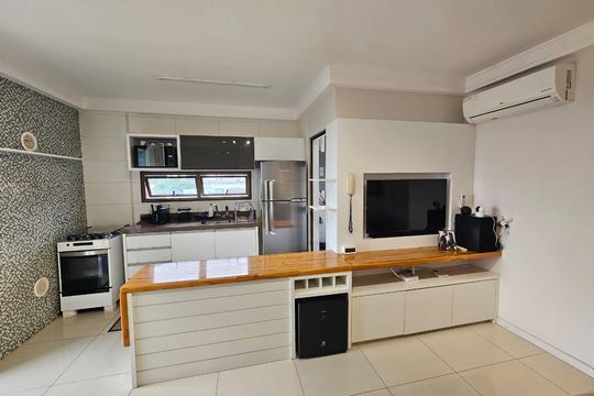 Cozinha de apartamento para alugar com 2 quartos, 60m² em Saco dos Limões, Florianópolis