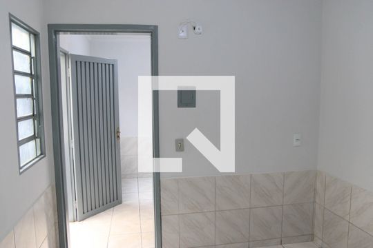 Cozinha de kitnet/studio para alugar com 1 quarto, 40m² em Vila Redencao, Goiânia