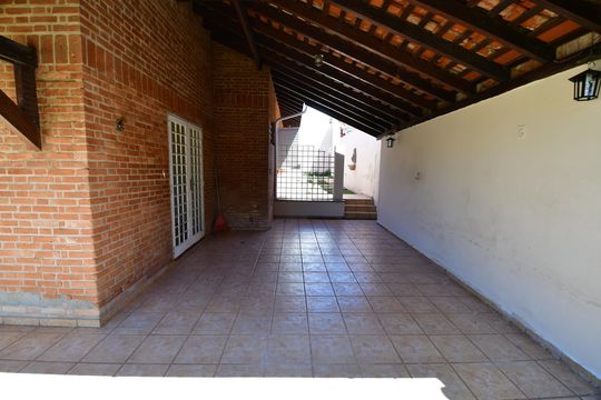 Varanda de casa à venda com 4 quartos, 280m² em Parque Taquaral, Campinas