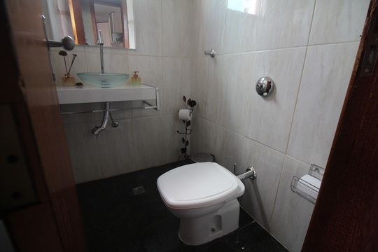 Banheiro 1 de casa à venda com 3 quartos, 180m² em Diamante, Belo Horizonte