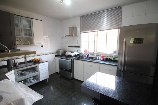 Cozinha de casa à venda com 3 quartos, 180m² em Diamante, Belo Horizonte