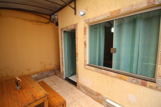 Quintal de casa à venda com 3 quartos, 180m² em Diamante, Belo Horizonte