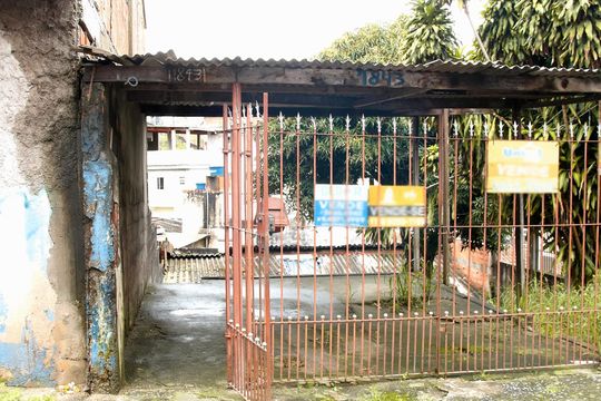 Fachada de casa à venda com 3 quartos, 100m² em Jardim Castro Alves, São Paulo