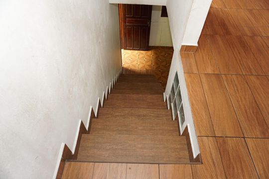 Escada de casa para alugar com 2 quartos, 660m² em Jardim Vitória, Embu das Artes
