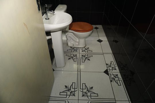 Banheiro de casa para alugar com 2 quartos, 660m² em Jardim Vitória, Embu das Artes