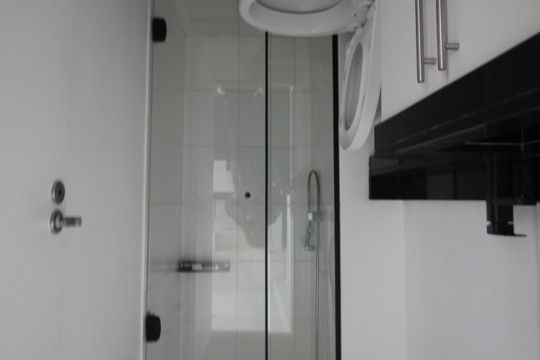 Banheiro de kitnet/studio para alugar com 2 quartos, 31m² em Jardim Monte Kemel, São Paulo