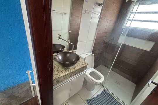 Banheiro de casa para alugar com 2 quartos, 64m² em Chácara Vista Alegre, Cotia
