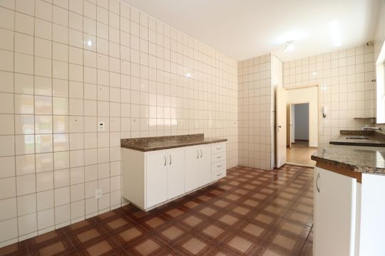 Cozinha de casa para alugar com 3 quartos, 200m² em Nossa Senhora Aparecida, Uberlândia