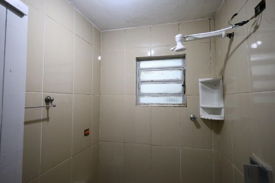Banheiro de casa para alugar com 1 quarto, 35m² em Conceicao, Osasco