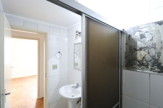 Banheiro  de apartamento à venda com 2 quartos, 50m² em Santa Cecilia, São Paulo