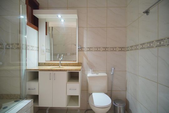 banheiro de apartamento para alugar com 1 quarto, 80m² em Cristo Rei, São Leopoldo
