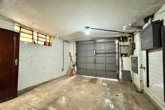 Garagem de casa à venda com 3 quartos, 350m² em Moema, São Paulo