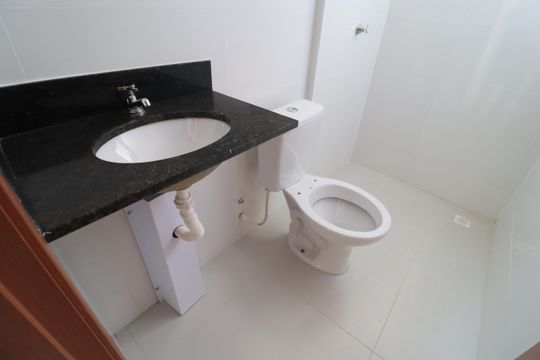 Banheiro Social de apartamento para alugar com 2 quartos, 54m² em Novo Mundo, Uberlândia