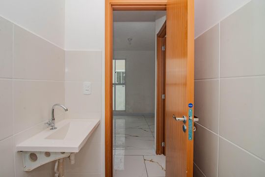 Banheiro de apartamento para alugar com 2 quartos, 38m² em Rubem Berta, Porto Alegre