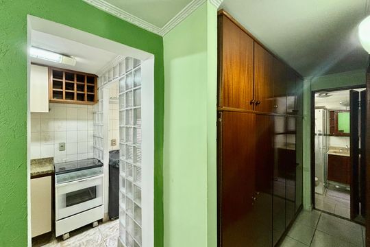 Corredor de apartamento à venda com 2 quartos, 54m² em Conjunto Habitacional Padre Manoel de Paiva, São Paulo