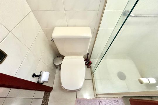 Banheiro de apartamento à venda com 2 quartos, 54m² em Conjunto Habitacional Padre Manoel de Paiva, São Paulo