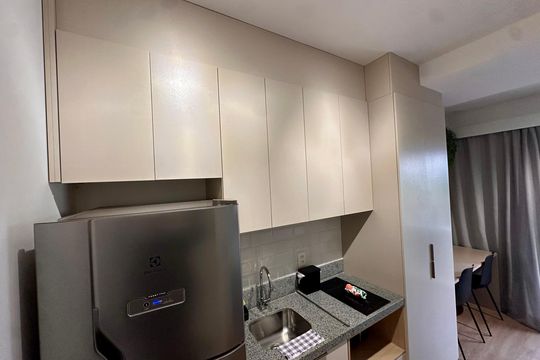 Cozinha de kitnet/studio à venda com 1 quarto, 26m² em Vila Cordeiro, São Paulo