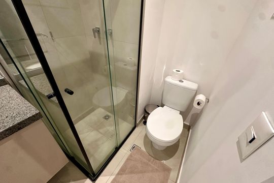 Banheiro de kitnet/studio à venda com 1 quarto, 26m² em Vila Cordeiro, São Paulo