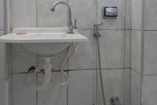 Banheiro  de apartamento para alugar com 2 quartos, 60m² em Morro José Menino, Santos