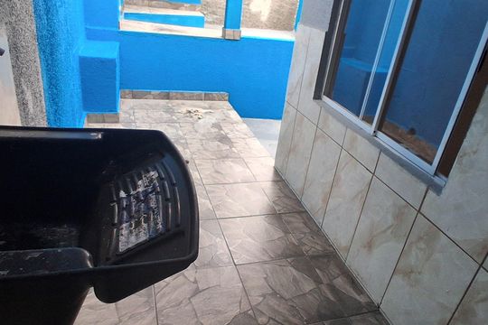 Área externa de casa para alugar com 1 quarto, 33m² em Pinheirinho, Curitiba