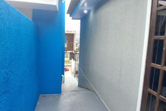 Área externa de casa para alugar com 1 quarto, 33m² em Pinheirinho, Curitiba