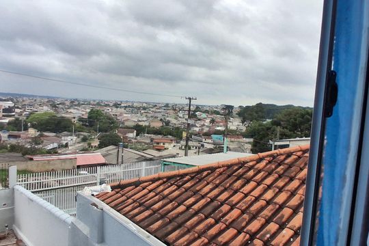 Vista de casa para alugar com 1 quarto, 33m² em Pinheirinho, Curitiba