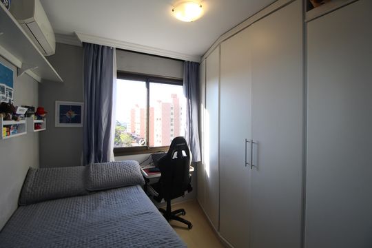 Quarto 1 de apartamento à venda com 3 quartos, 78m² em Jardim Carvalho, Porto Alegre