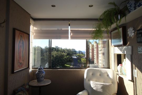 Sacada de apartamento à venda com 3 quartos, 78m² em Jardim Carvalho, Porto Alegre