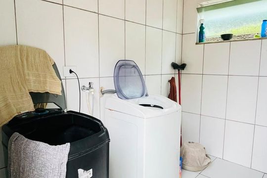 Área de serviço de casa para alugar com 4 quartos, 232m² em Nhambuca, Cotia