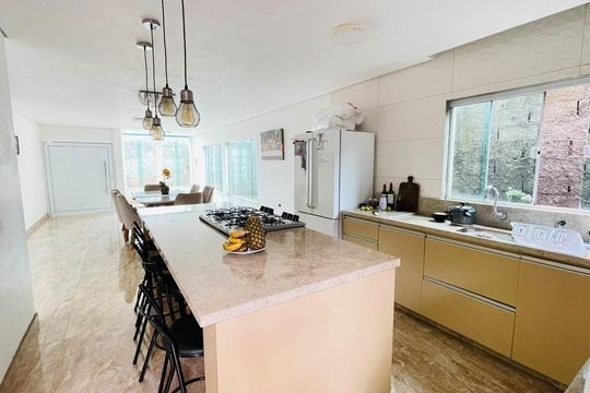 Cozinha de casa para alugar com 4 quartos, 232m² em Nhambuca, Cotia