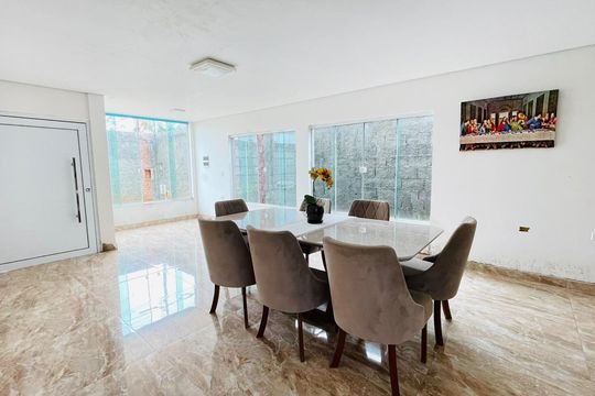 Casa para alugar com 4 quartos, 232m² em Nhambuca, Cotia