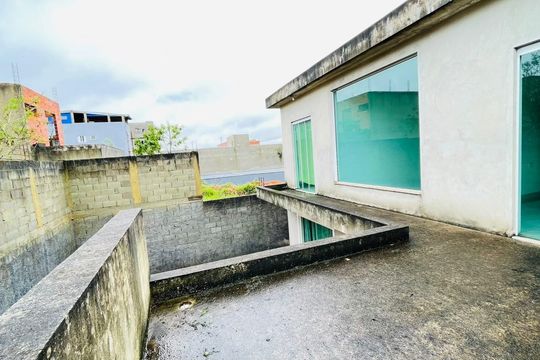 Área externa de casa para alugar com 4 quartos, 232m² em Nhambuca, Cotia