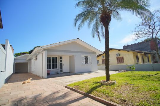 Quintal de casa para alugar com 2 quartos, 117m² em Santo Afonso, Novo Hamburgo
