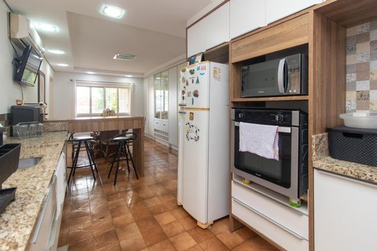 Cozinha de casa à venda com 3 quartos, 250m² em Azenha, Porto Alegre
