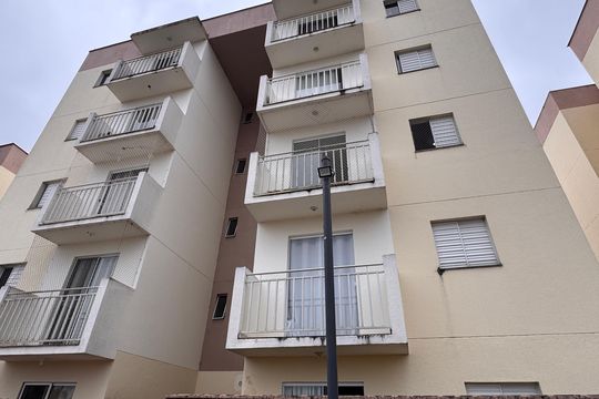 Fachada do bloco de apartamento para alugar com 2 quartos, 48m² em Paisagem Casa Grande, Cotia