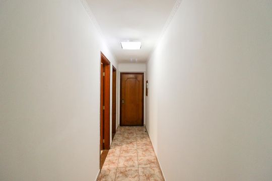 Corredor de apartamento para alugar com 3 quartos, 80m² em Água Fria, São Paulo