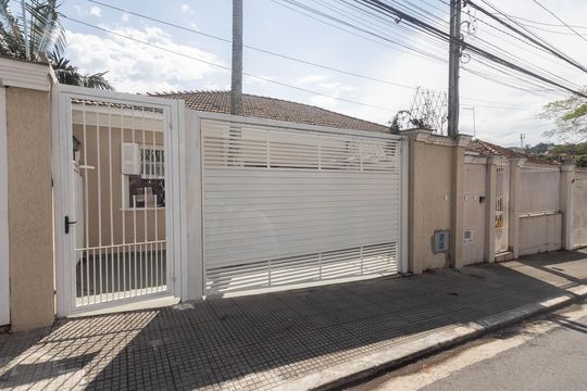 Fachada de casa para alugar com 3 quartos, 120m² em Tremembé, São Paulo