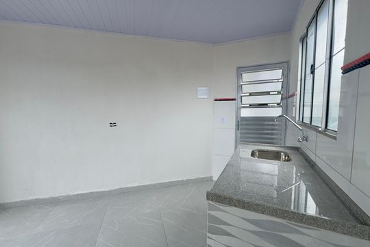 Cozinha de kitnet/studio para alugar com 1 quarto, 33m² em Jardim Presidente Dutra, Guarulhos