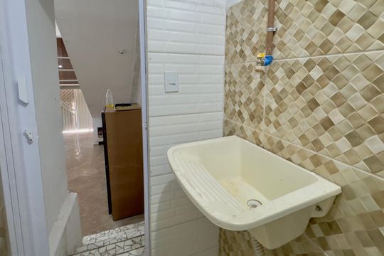 Banheiro de kitnet/studio para alugar com 1 quarto, 60m² em Jardim Presidente Dutra, Guarulhos