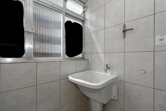Cozinha de apartamento à venda com 2 quartos, 76m² em Vila Ipiranga, Porto Alegre