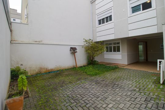 Garagem de casa de condomínio para alugar com 3 quartos, 160m² em Boa Vista, Curitiba