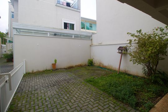Quintal de casa de condomínio para alugar com 3 quartos, 160m² em Boa Vista, Curitiba