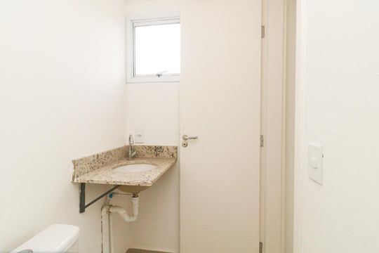 Banheiro de kitnet/studio à venda com 1 quarto, 25m² em Vila Nilo, São Paulo