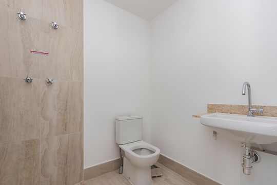 Banheiro de kitnet/studio à venda com 1 quarto, 25m² em Jardim das Acacias, São Paulo