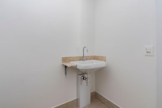 Banheiro de kitnet/studio à venda com 1 quarto, 25m² em Jardim das Acacias, São Paulo