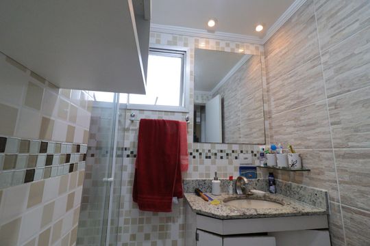 Banheiro de apartamento à venda com 2 quartos, 64m² em Vila do Castelo, São Paulo