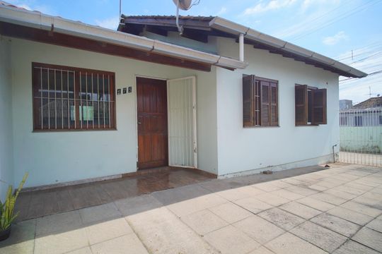 Entrada de casa para alugar com 2 quartos, 90m² em São Miguel, São Leopoldo