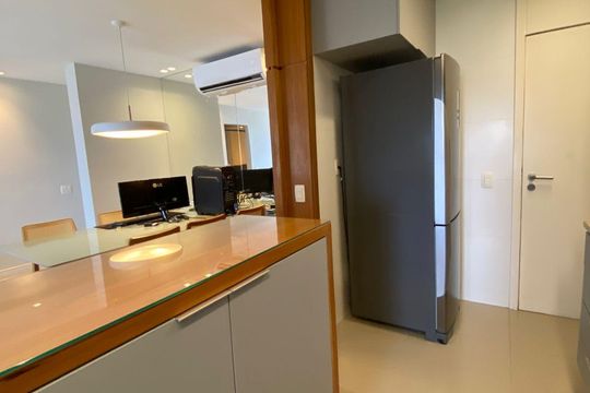 Cozinha de apartamento à venda com 1 quarto, 80m² em Barra da Tijuca, Rio de Janeiro