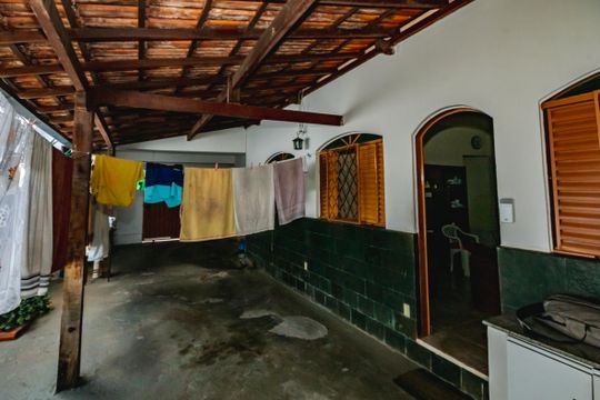Área externa de casa à venda com 3 quartos, 178m² em Pompéia, Belo Horizonte